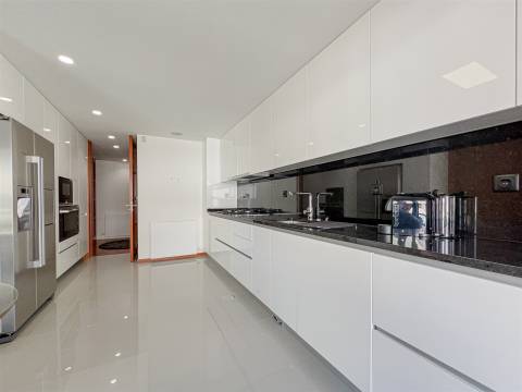 Apartamento T4 NOVO