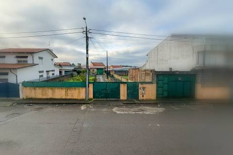 Terreno urbano em Santa Cruz do Bispo, Matosinhos