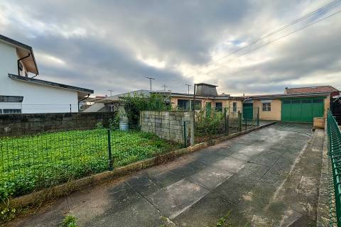 Terreno urbano em Santa Cruz do Bispo, Matosinhos