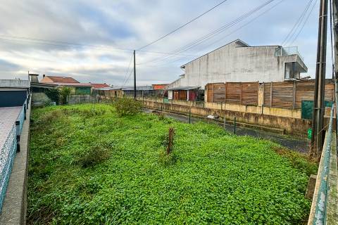 Terreno urbano em Santa Cruz do Bispo, Matosinhos