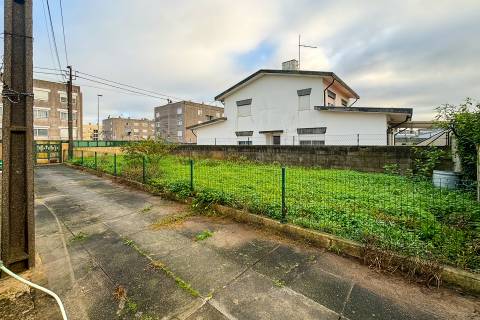 Terreno urbano em Santa Cruz do Bispo, Matosinhos
