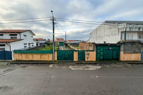 3 Moradias térreas, Santa Cruz do Bispo, Matosinhos