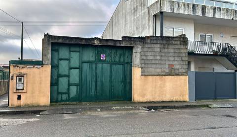 3 Moradias térreas, Santa Cruz do Bispo, Matosinhos