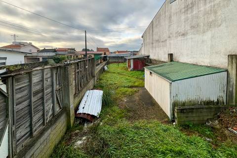 3 Moradias térreas, Santa Cruz do Bispo, Matosinhos