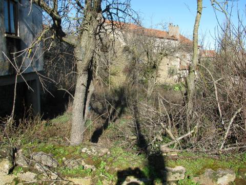 Construções rústicas para restauro, Duas Igrejas