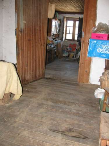 Construções rústicas para restauro, Duas Igrejas