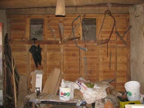 Construções rústicas para restauro, Duas Igrejas