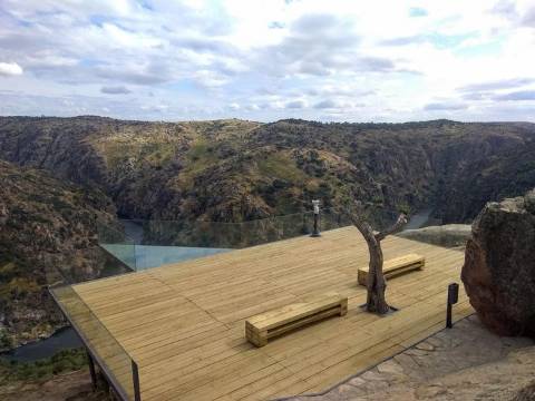 Moradia para Restaurar, Picote, Miranda do Douro