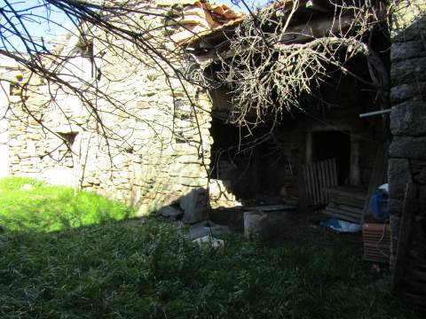 Moradia para Restaurar, Picote, Miranda do Douro