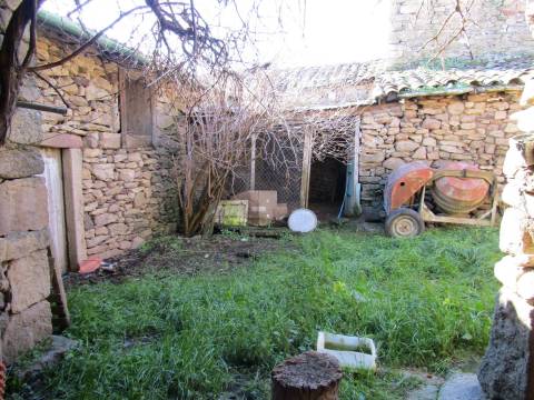 Moradia para Restaurar, Picote, Miranda do Douro