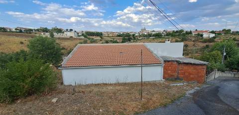 Moradia térrea em Miranda do Douro