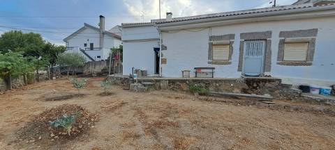 Moradia térrea em Miranda do Douro