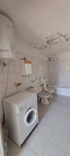 Moradia para restaurar com terreno em S. Martinho de Angueira