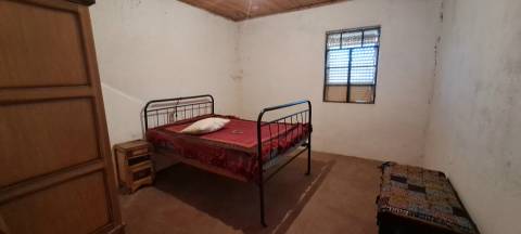 Moradia para restaurar com terreno em S. Martinho de Angueira