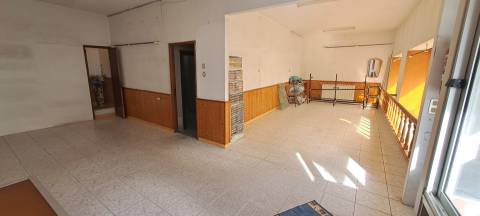 Moradia T5 com garagem e jardim em Miranda do Douro