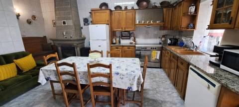 Moradia T5 com garagem e jardim em Miranda do Douro