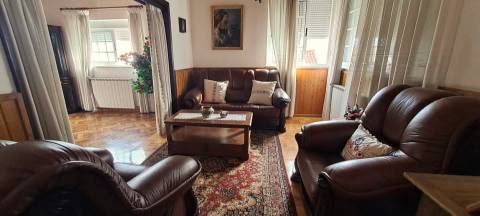 Moradia T5 com garagem e jardim em Miranda do Douro