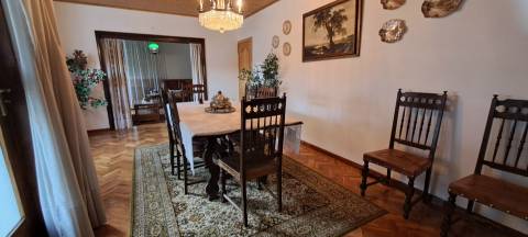 Moradia T5 com garagem e jardim em Miranda do Douro