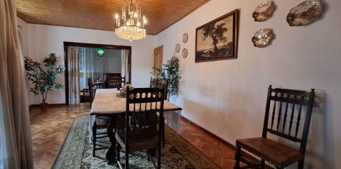 Moradia T5 com garagem e jardim em Miranda do Douro