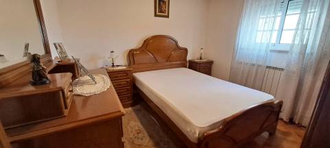 Moradia T5 com garagem e jardim em Miranda do Douro