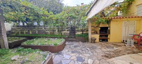 Moradia T5 com garagem e jardim em Miranda do Douro