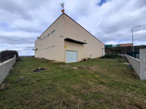 Espaço Comercial, zona industrial de Vimioso