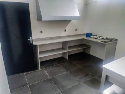 Espaço Comercial, zona industrial de Vimioso