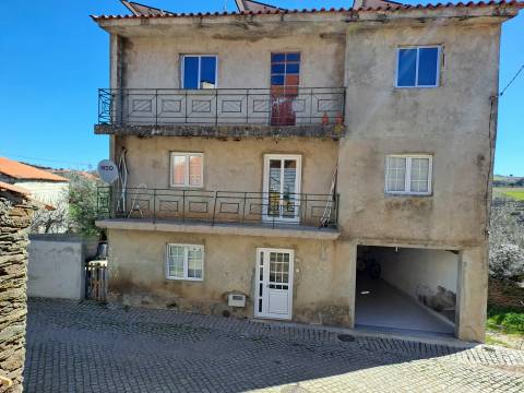 Moradia T4 em Atenor, Miranda do Douro