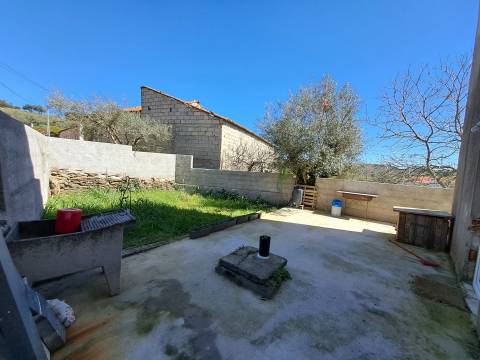 Moradia T4 em Atenor, Miranda do Douro