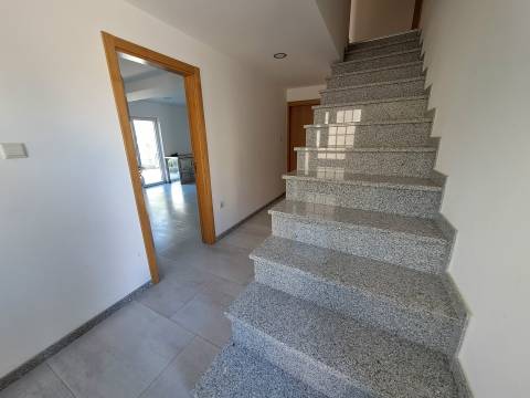 Moradia T4 em Atenor, Miranda do Douro