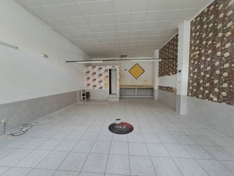 Loja Comercial em Miranda do Douro