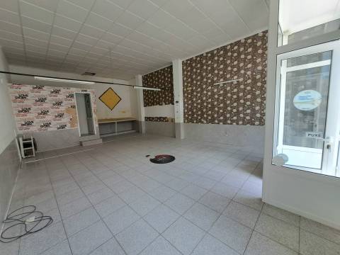 Loja Comercial em Miranda do Douro