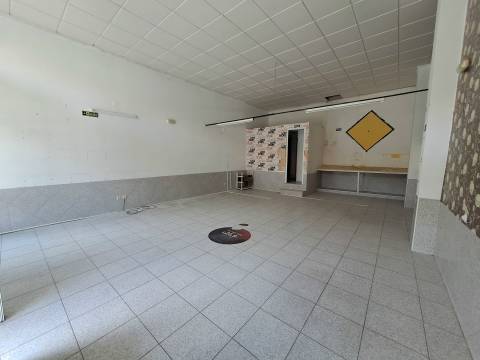 Loja Comercial em Miranda do Douro