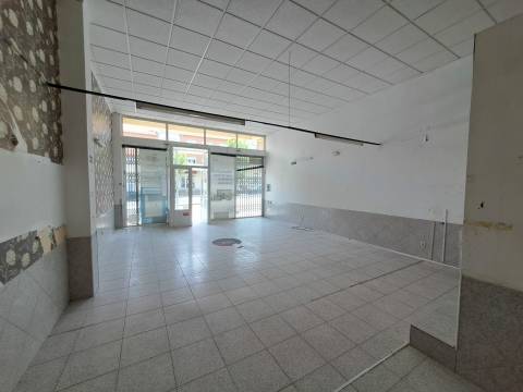 Loja Comercial em Miranda do Douro