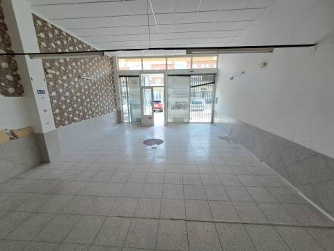 Loja Comercial em Miranda do Douro