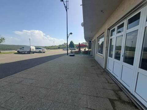 Loja Comercial em Mirnada do Douro