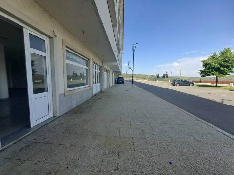 Loja Comercial em Mirnada do Douro