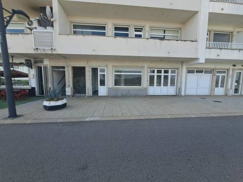 Loja Comercial em Mirnada do Douro