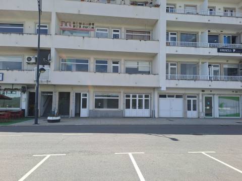 Loja Comercial em Mirnada do Douro