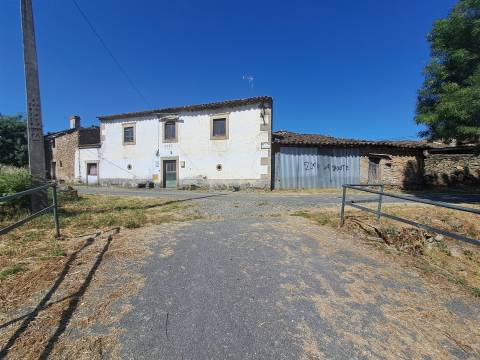 Moradia para restaurar em Vilar Seco, Vimioso