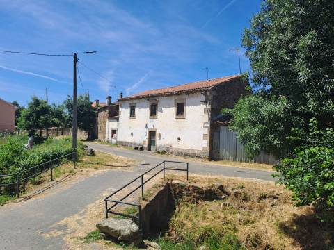 Moradia para restaurar em Vilar Seco, Vimioso