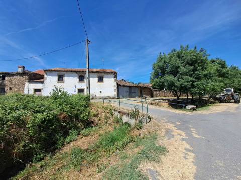 Moradia para restaurar em Vilar Seco, Vimioso
