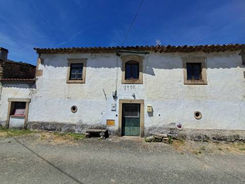 Moradia para restaurar em Vilar Seco, Vimioso