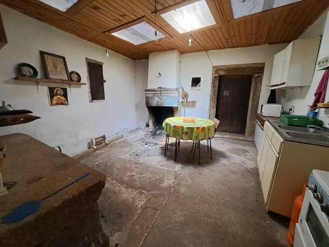 Moradia para restaurar em Vilar Seco, Vimioso