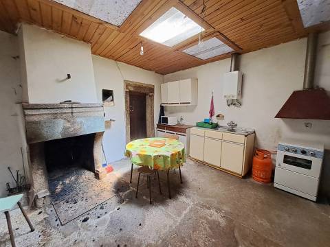 Moradia para restaurar em Vilar Seco, Vimioso