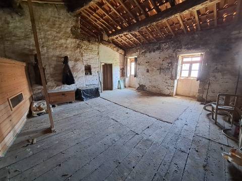Moradia para restaurar em Vilar Seco, Vimioso