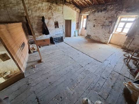 Moradia para restaurar em Vilar Seco, Vimioso