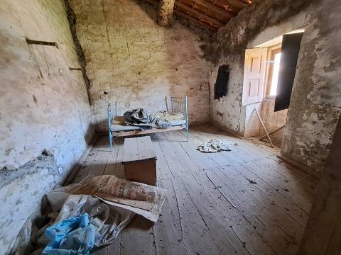 Moradia para restaurar em Vilar Seco, Vimioso