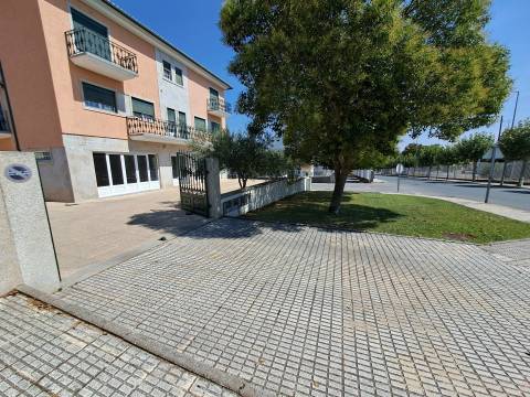 Loja Comercial em Sendim