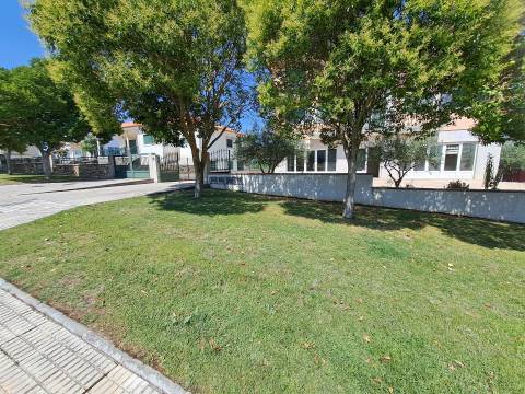 Loja Comercial em Sendim